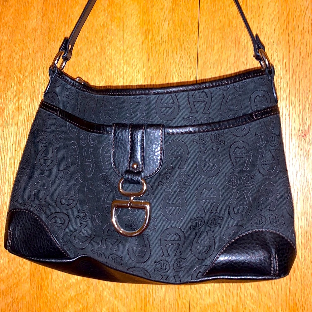 VINTAGE Etienne Aigner black A logo canvas zip top hobo bag purse pockets EUC